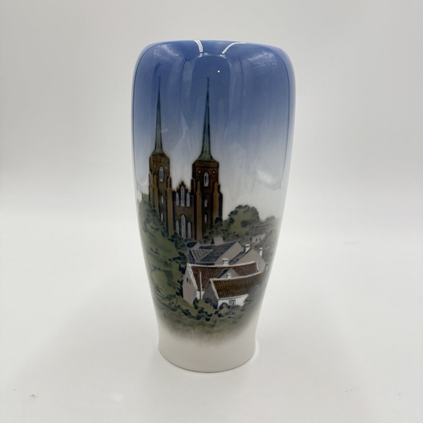 Vintage Royal Copenhagen Vase #4557 Roskilde Gothic Cathedral 6 3/4" H