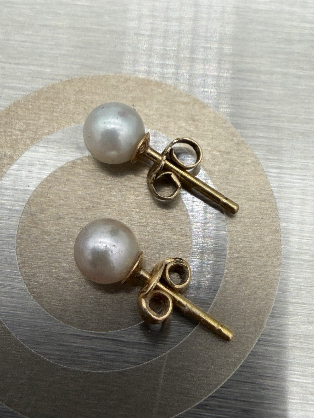 18k Yellow Gold Akoya White Pearl Round Stud Earrings 0.9g Vintage Pair