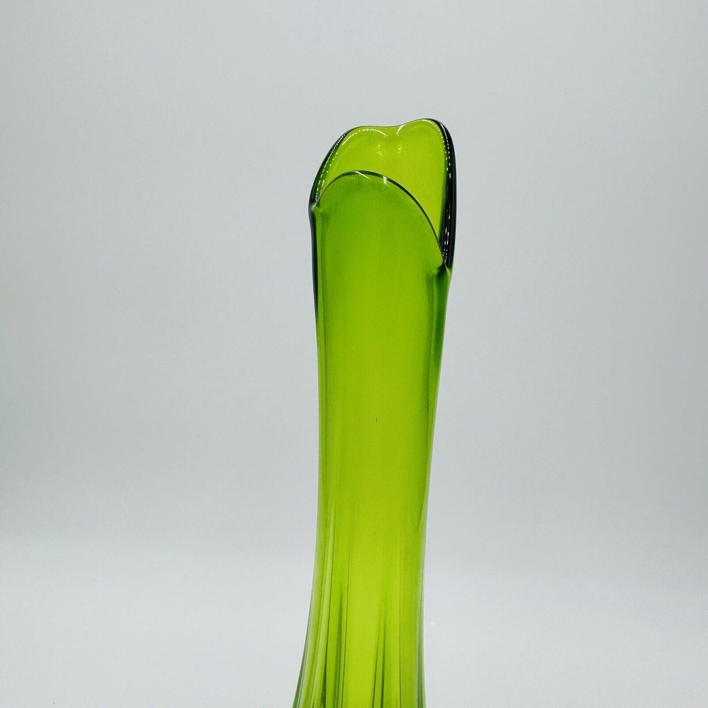 L. E. Smith Swung Green 6 Petal Vase 15in Large Glass USA Design Decor MCM