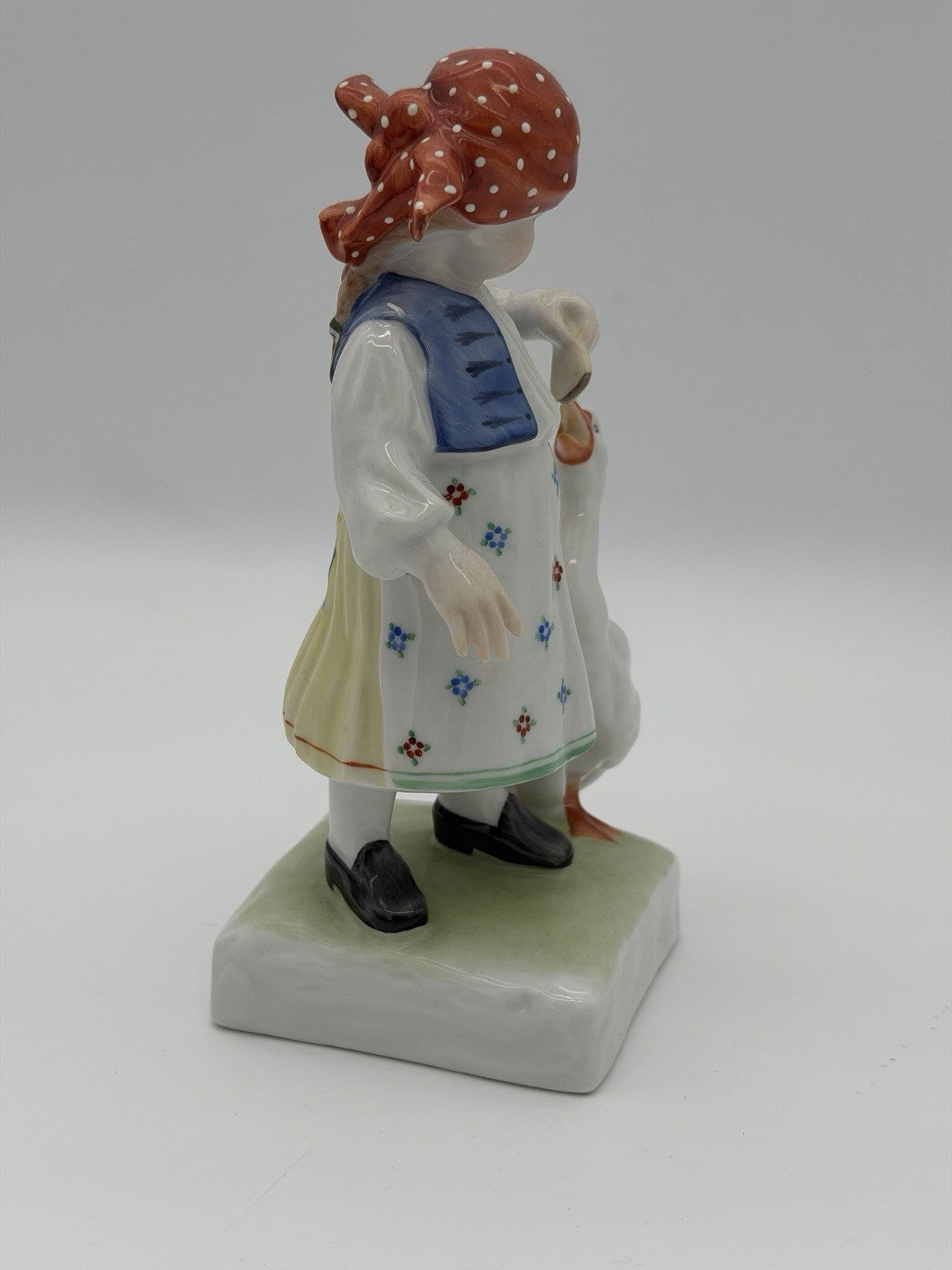 Herend Hungary Girl Feed Goose Hand Painted Porcelain Figurine #5565 Vintage