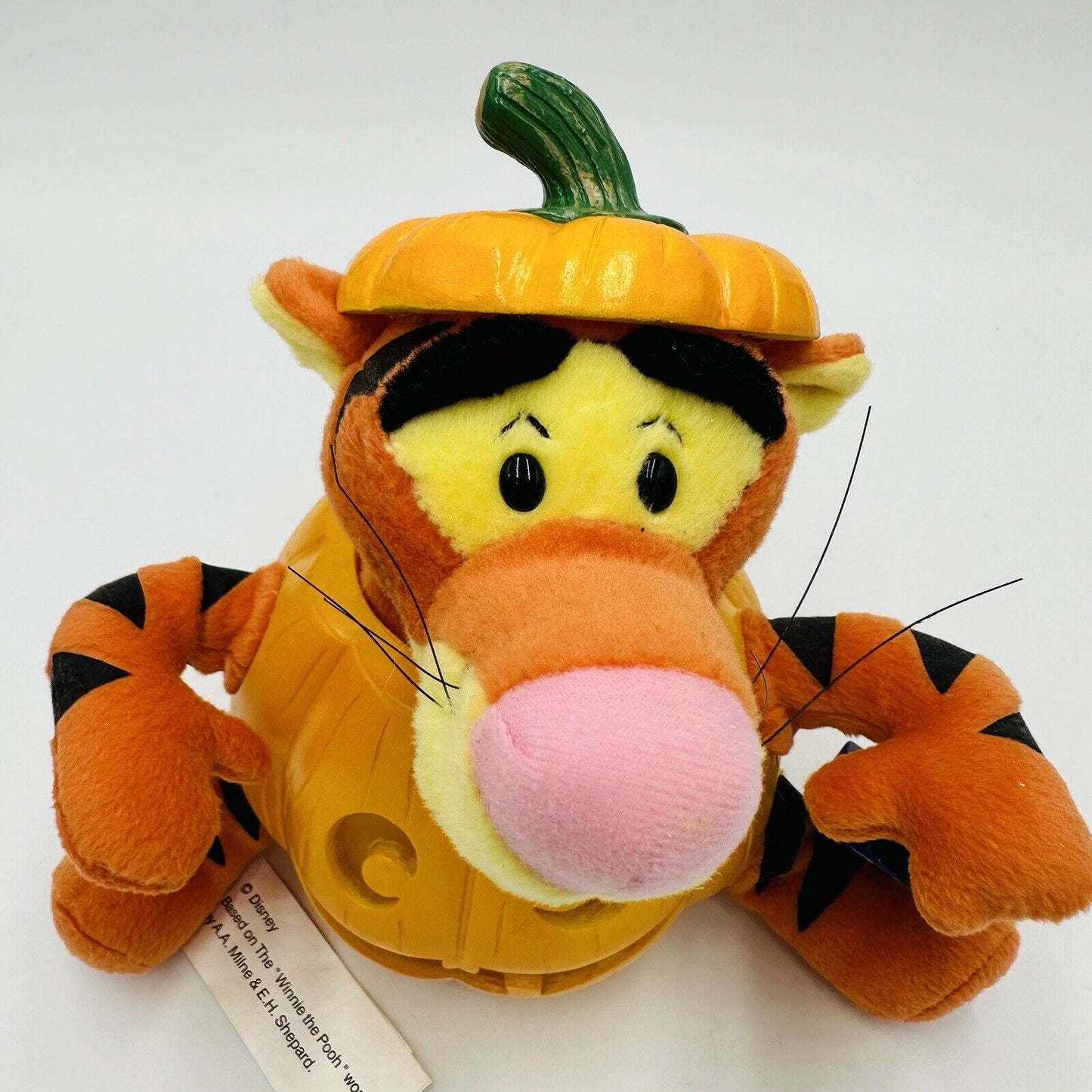 Disney’s Gemmy Tigger in Halloween Pumpkin Animated Sings Moves 9in VTG Works