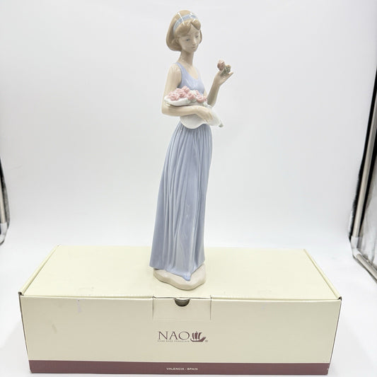 Nao By LLADRO My Little Bouquet Girl Holding Flowers 12.5" Porcelain Figurine