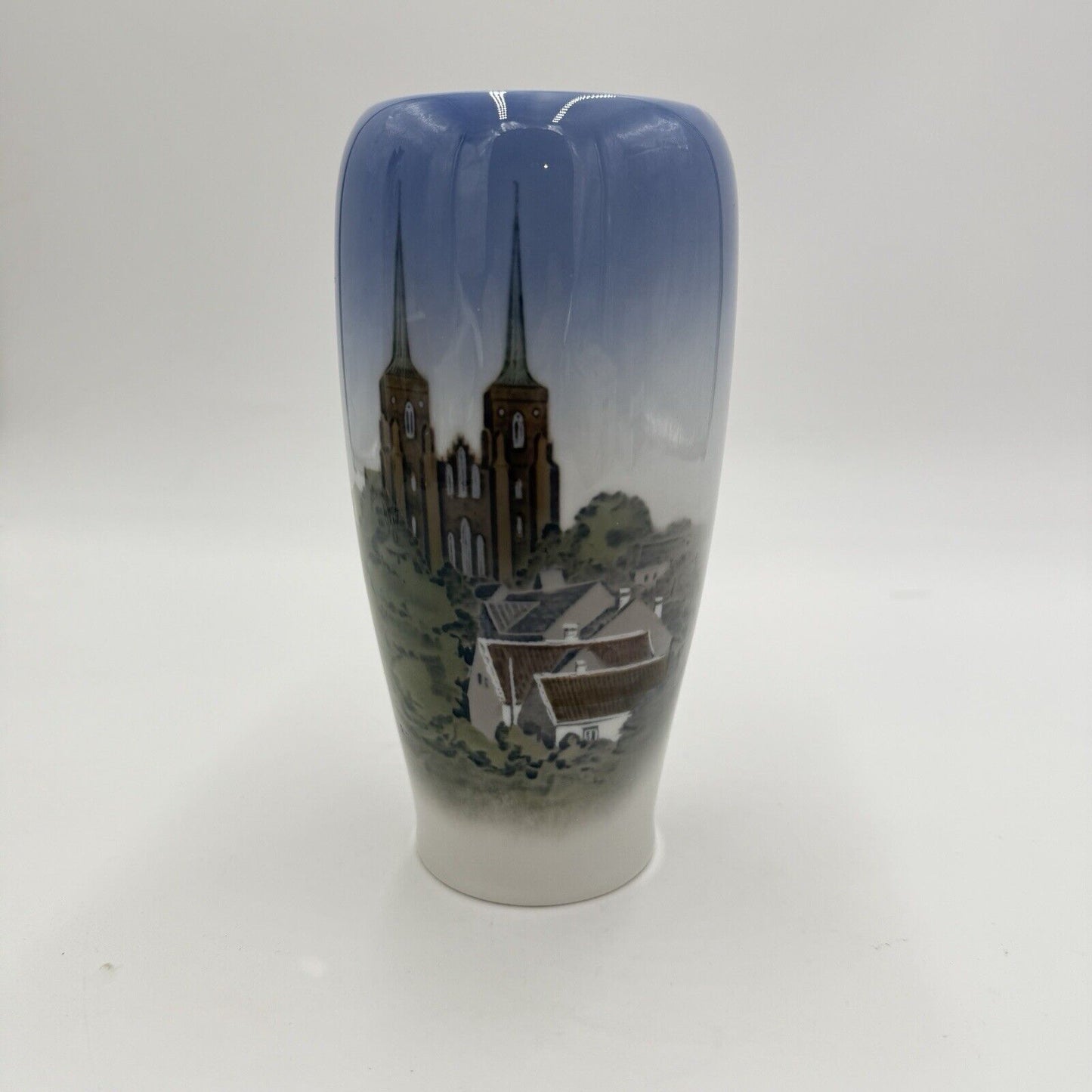 Vintage Royal Copenhagen Vase #4557 Roskilde Gothic Cathedral 6 3/4" H