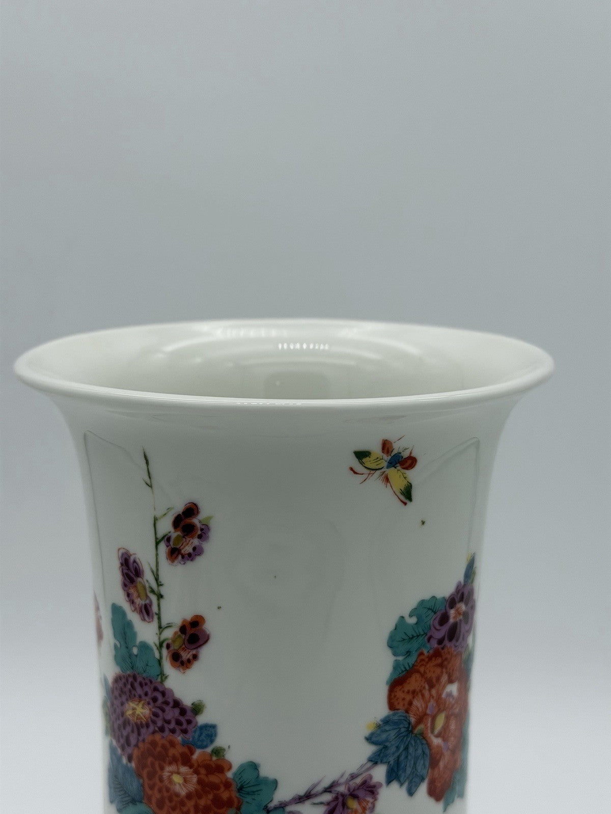 Lenox Porcelain USA SMITHSONIAN COLLECTION Saxony Vase Floral 11”H Vintage