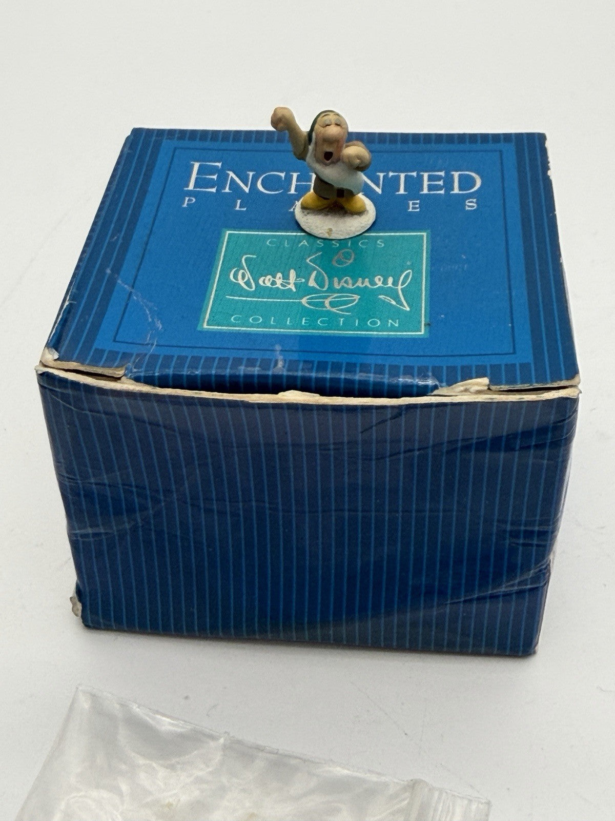 WDCC Enchanted Places Sleepy Dwarf Miniature Disney's Snow White Box Figurine