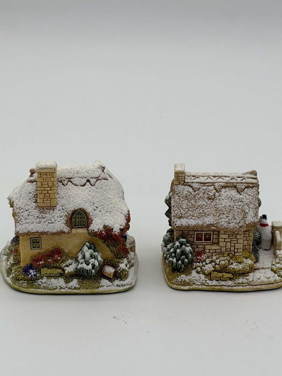 Lilliput Lane Winter Warmer cottage Ice to Meet You 2001 England Figurines 2”