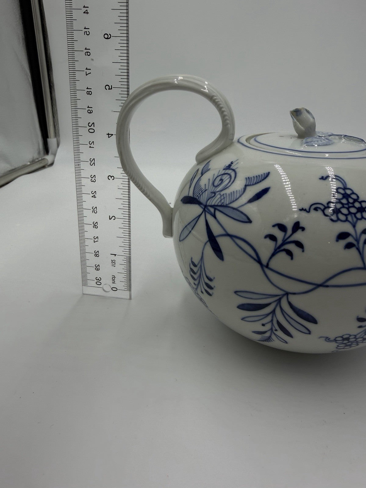 Antique Meissen Porcelain Blue Onion Teapot & Saucer Pot Germany Flower Lid