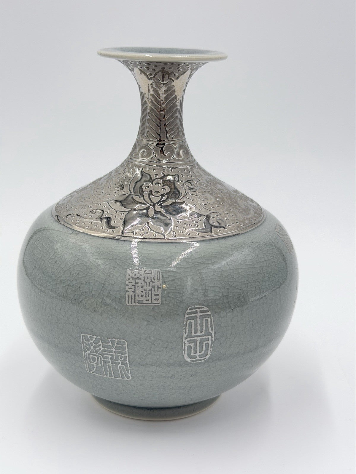 Rare Tai-Hwa Art Pottery Crackled Silver Gray Floral Bulb 6”H Vase Embossed