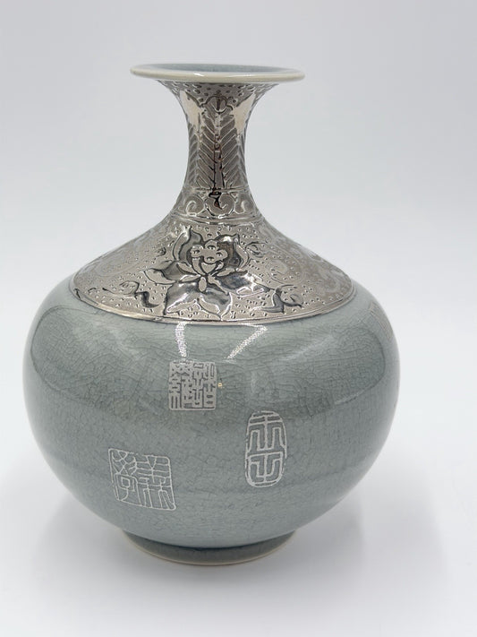 Rare Tai-Hwa Art Pottery Crackled Silver Gray Floral Bulb 6”H Vase Embossed