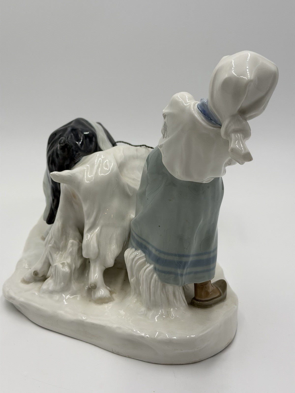 Meissen porcelain figure group Girl W/ Goats By Otto Pilz 1906 (Repaired) Large
