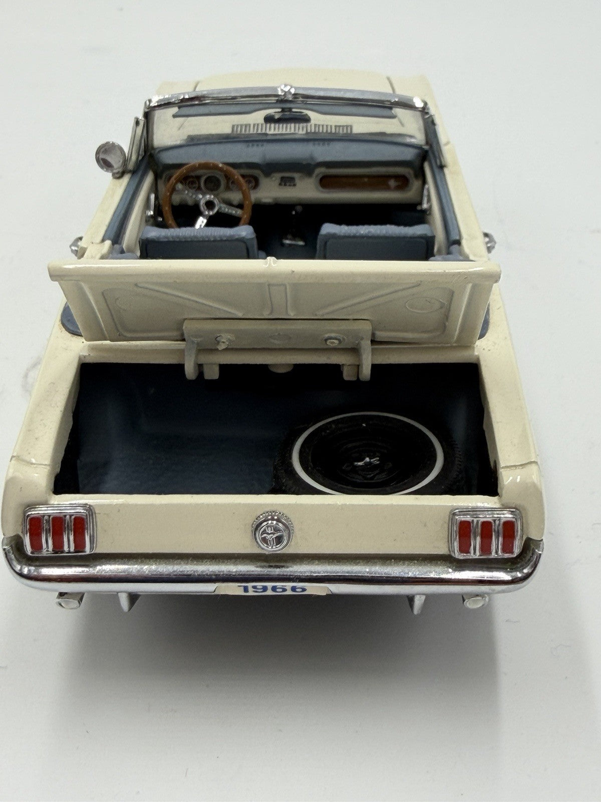 DANBURY MINT 1966 Ford Mustang Convertible 1/24 Diecast Metal Car  Beige