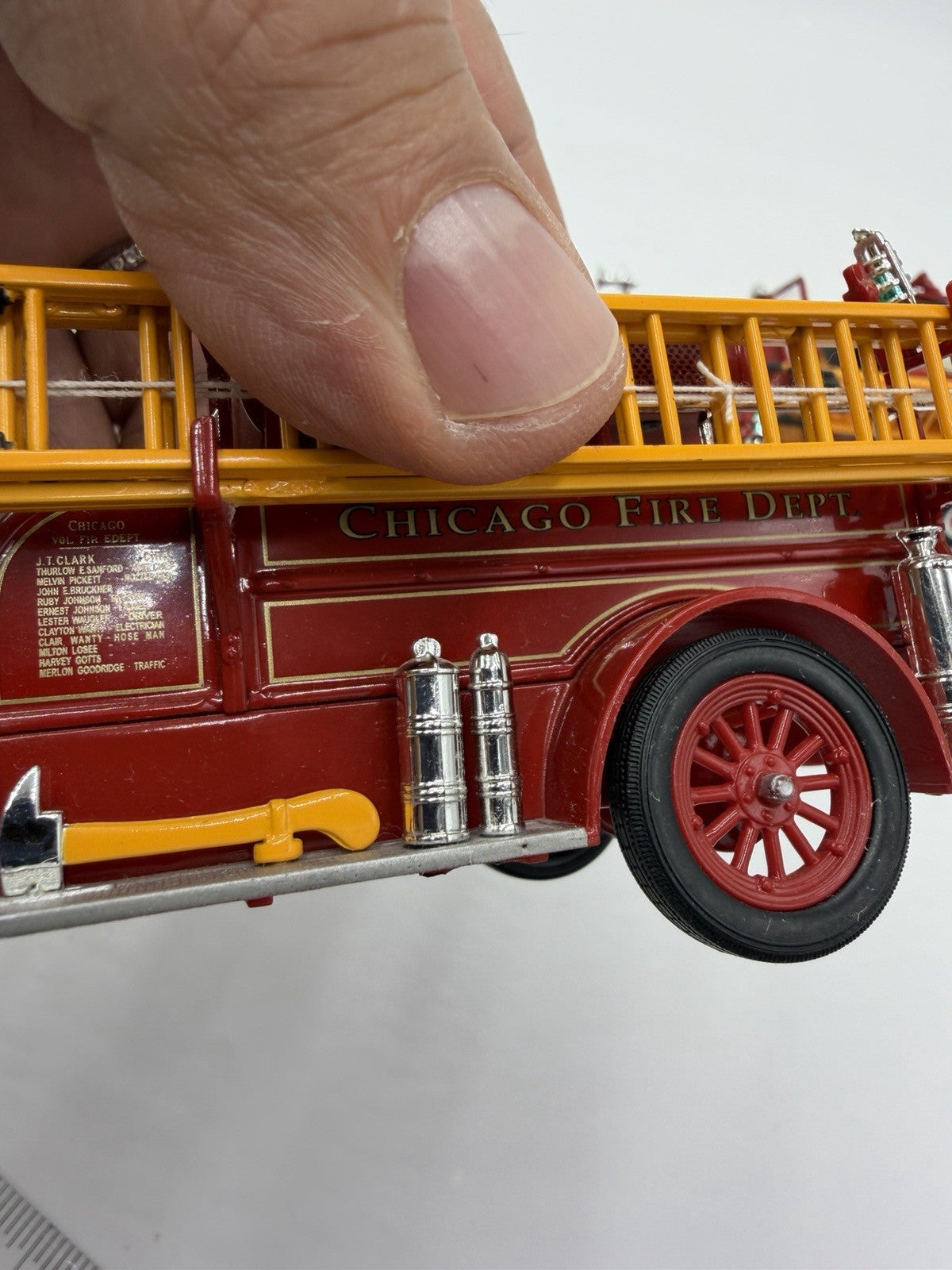 Signature Models 1928 DieCast REO Fire Engine Red 1/32 &Chicago Fire dept 2 Pcs