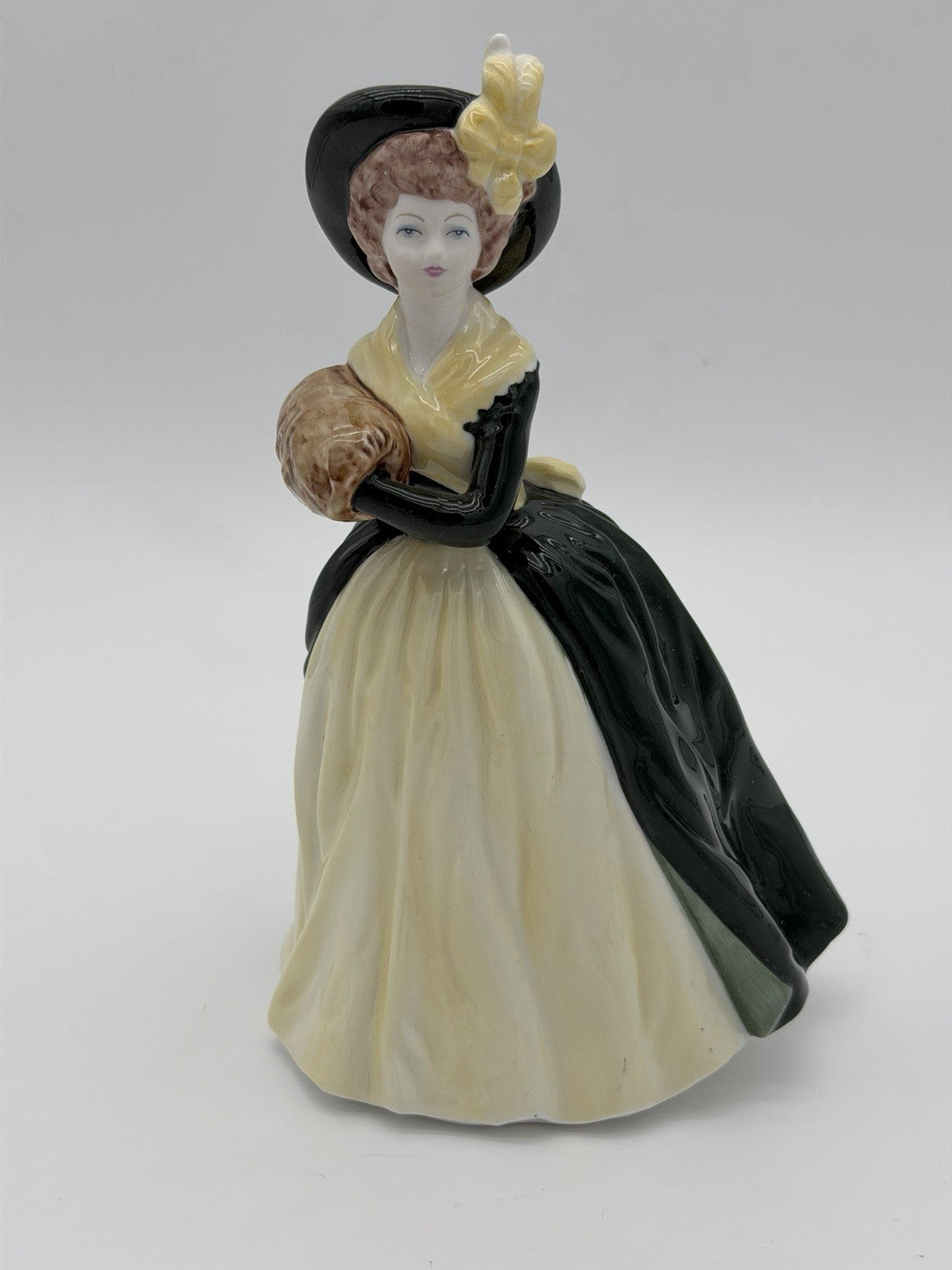 Rare COALPORT Porcelain England Ladies of Fashion Vanessa Painted Figurine 8.5”