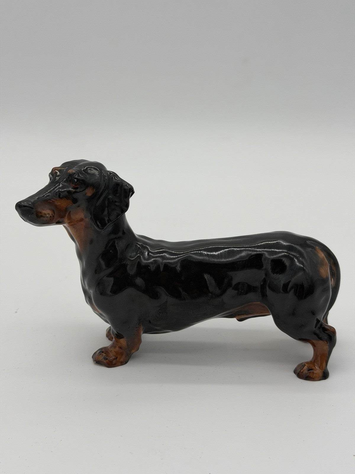 Royal Doulton England Porcelain HN1120 Dachshund Dog Figurine 4”x6” Mint