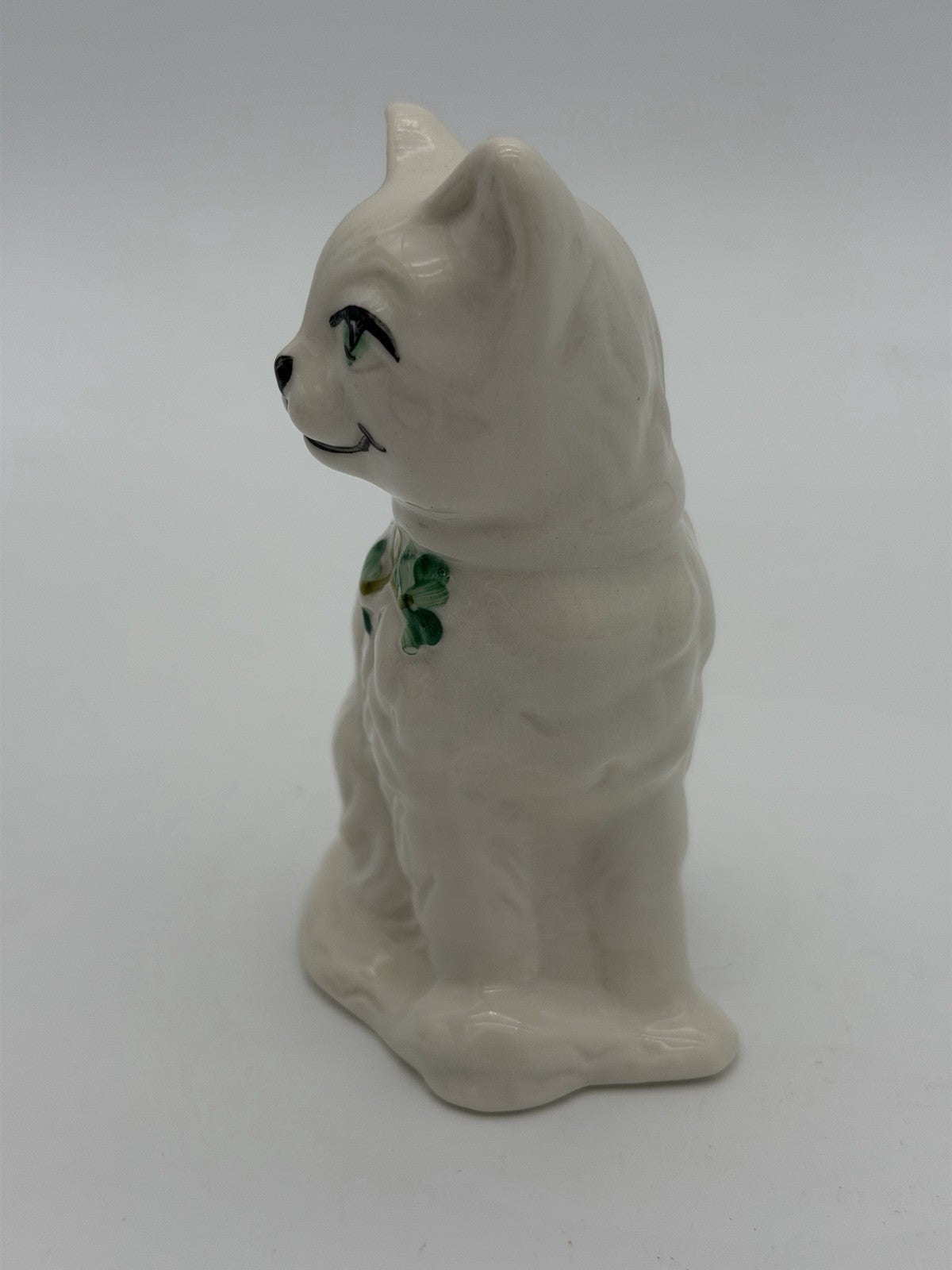 Belleek Irish Art Pottery Quizzical Cat Kitty Figurine Shamrocks 4” Porcelain