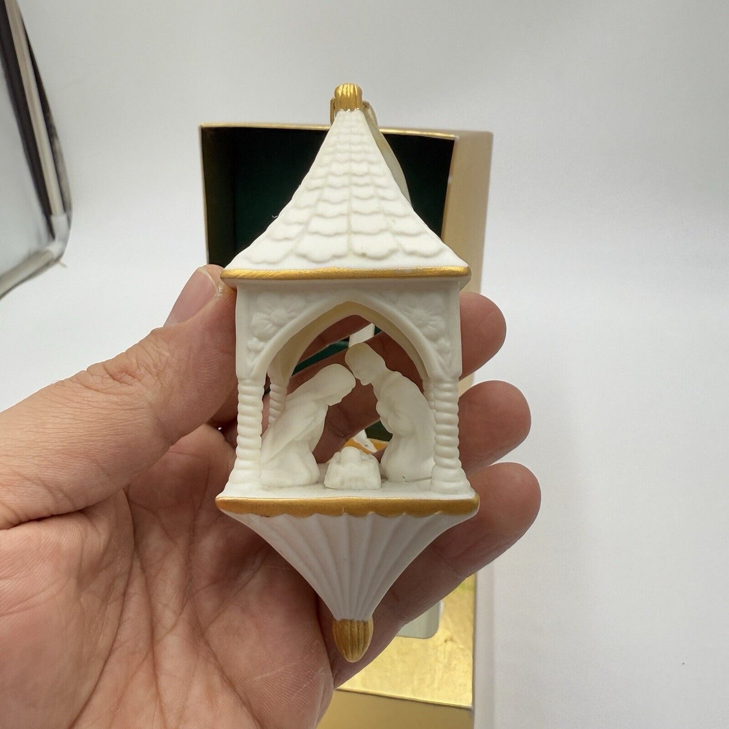 Wedgwood  jasperware White Nativity Christmas Ornament Vintage Box Figurine