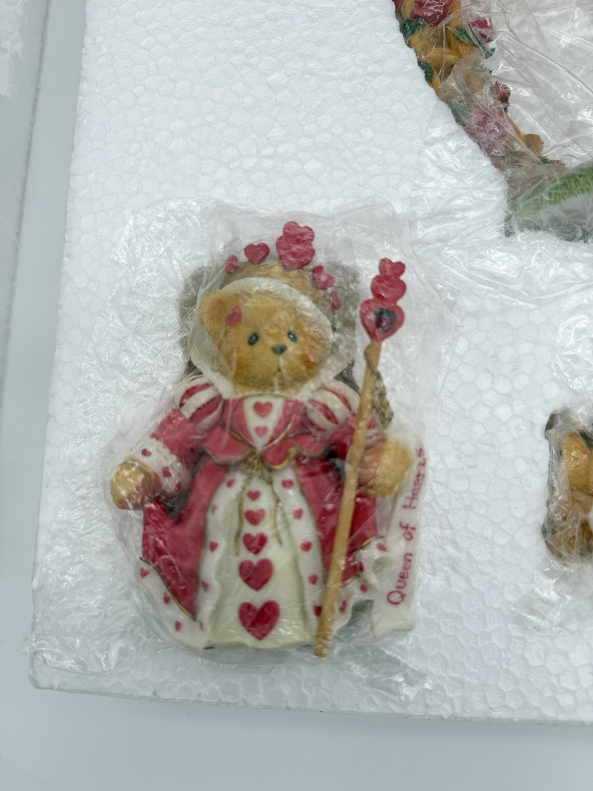 Cherished Teddies King & Queen of Hearts Trellis Display Resin Bear Figurine NIB