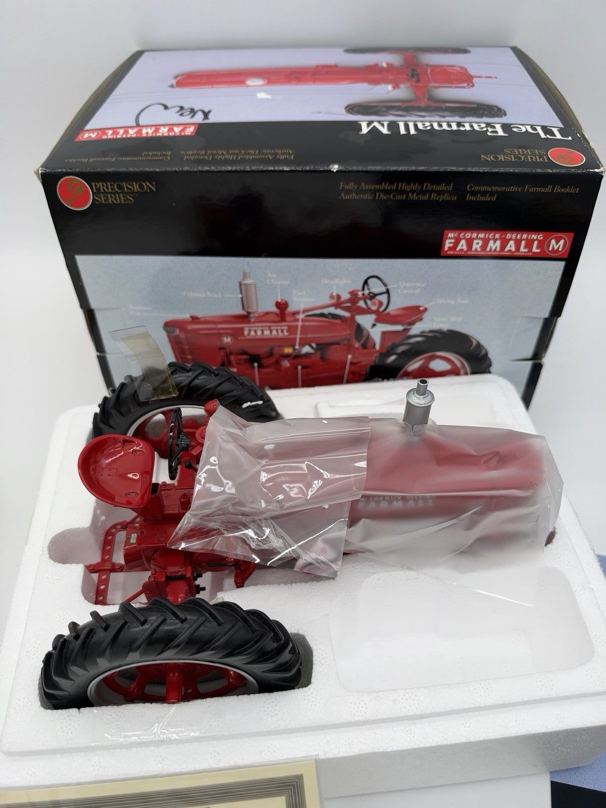 Ertl Farmall Super M Tractor 1/16 Precision Series McCormick 2001 Box & COA