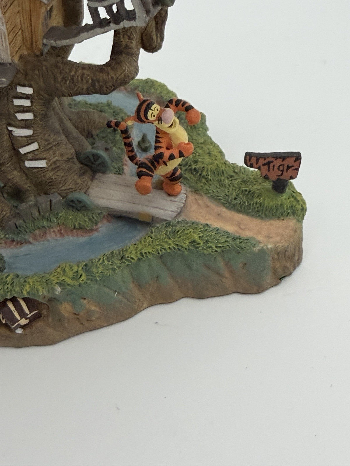 Danbury Mint Disney Tigger’s House Winnie the Pooh Figurine 5”H