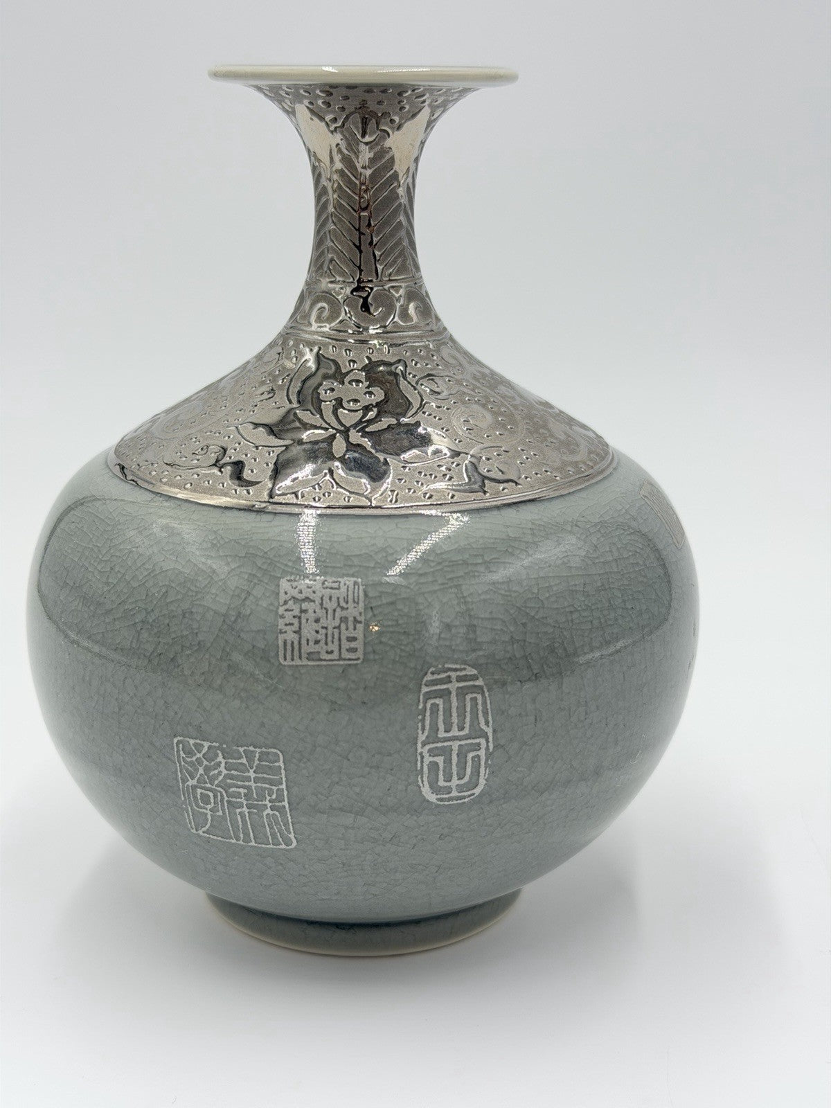 Rare Tai-Hwa Art Pottery Crackled Silver Gray Floral Bulb 6”H Vase Embossed