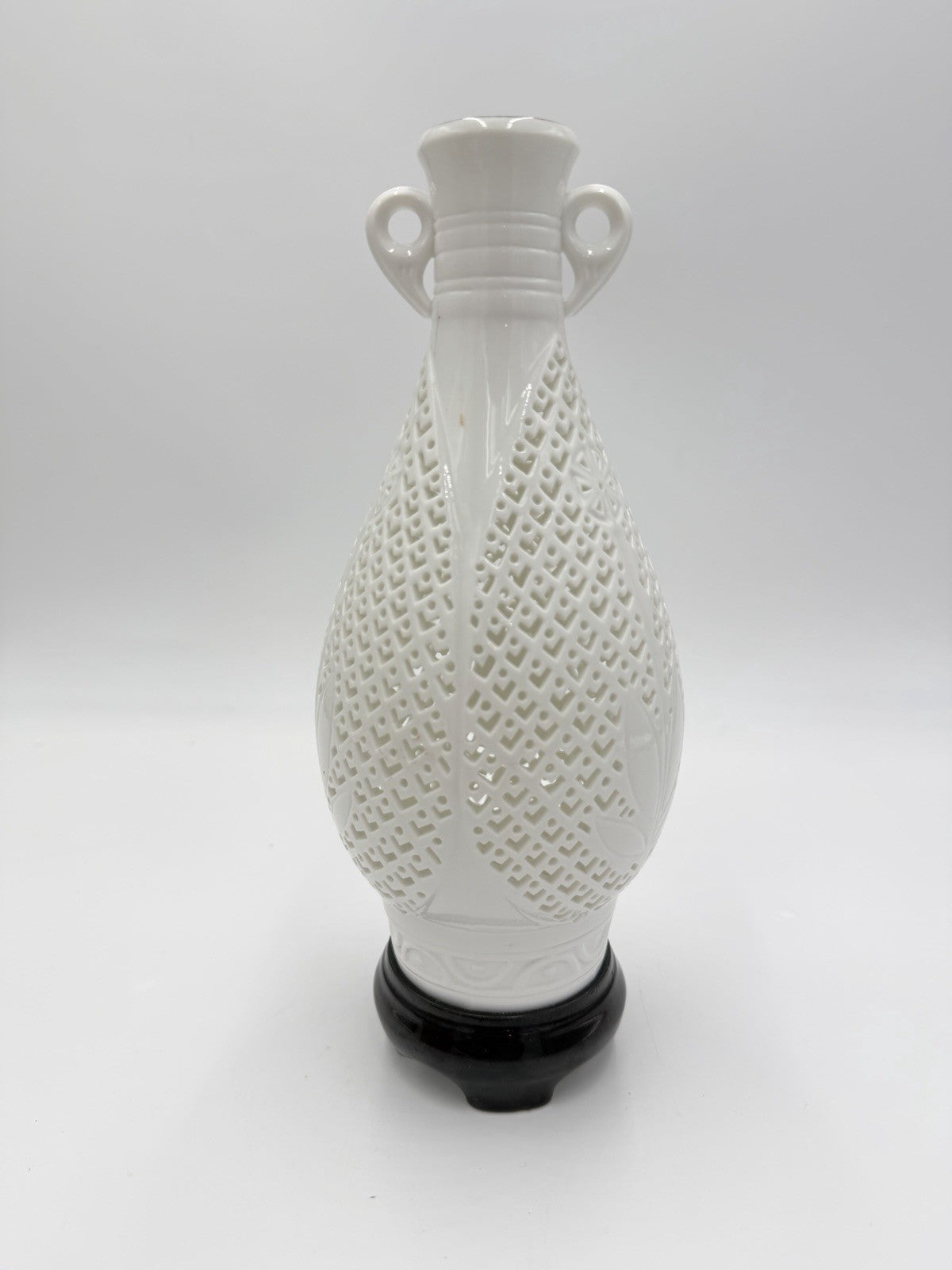 Chinese BLANC DE CHINE Dehua White Porcelain Reticulated Filigree Lattice Vase