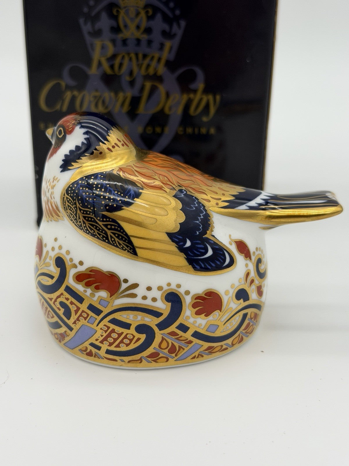 Royal Crown Derby Nesting Goldfinch Paperweight England Porcelain Gold Stopper