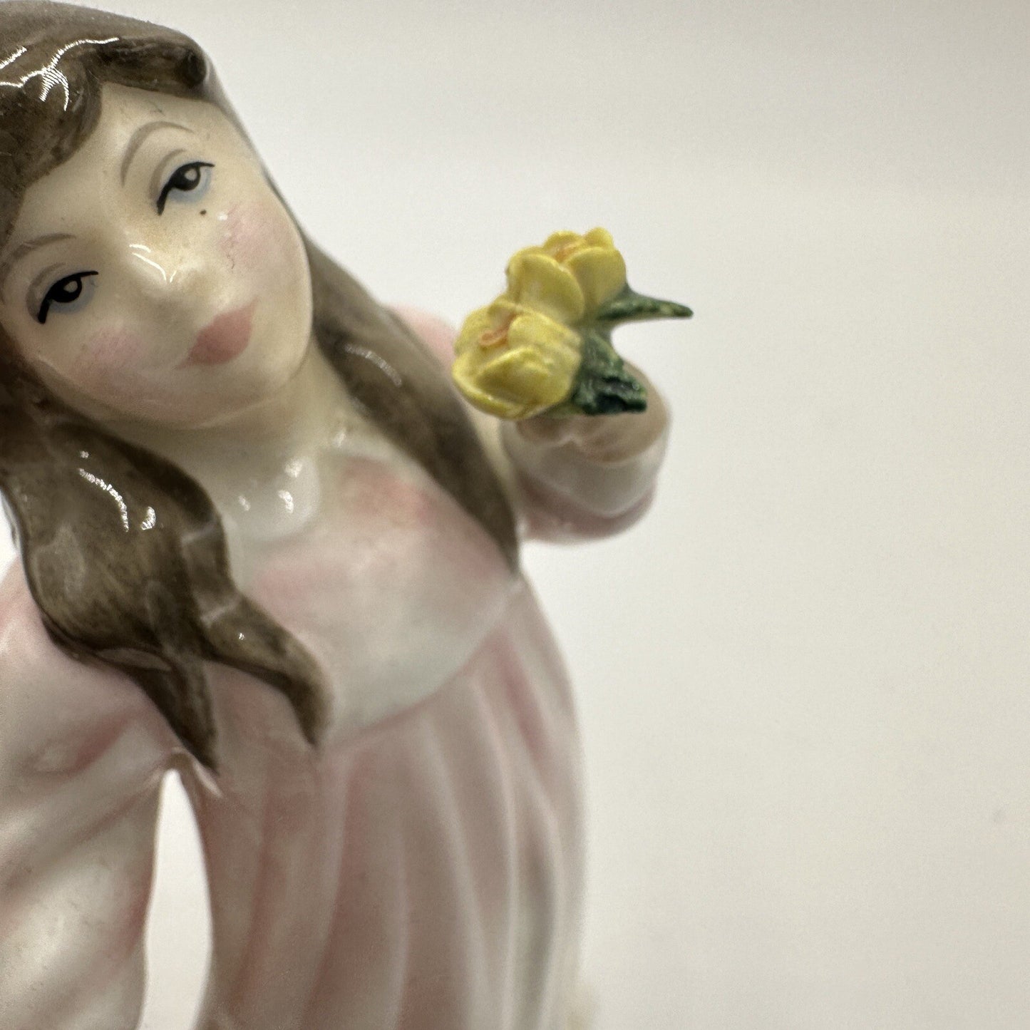 Royal Doulton Figurine Flowers For Mother Hand-painted HN3454 England Porcelain
