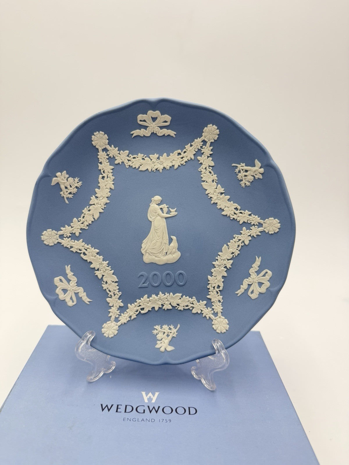 Wedgwood Jasperware Millenium 2000 commemorative plate Hebe & Eagle 7” W/box