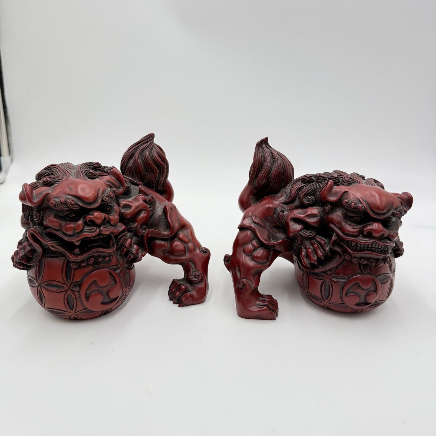 20TH Century CHINESE FOO DOGS RESIN CINNABAR Good Luck Bookends Large Figurines
