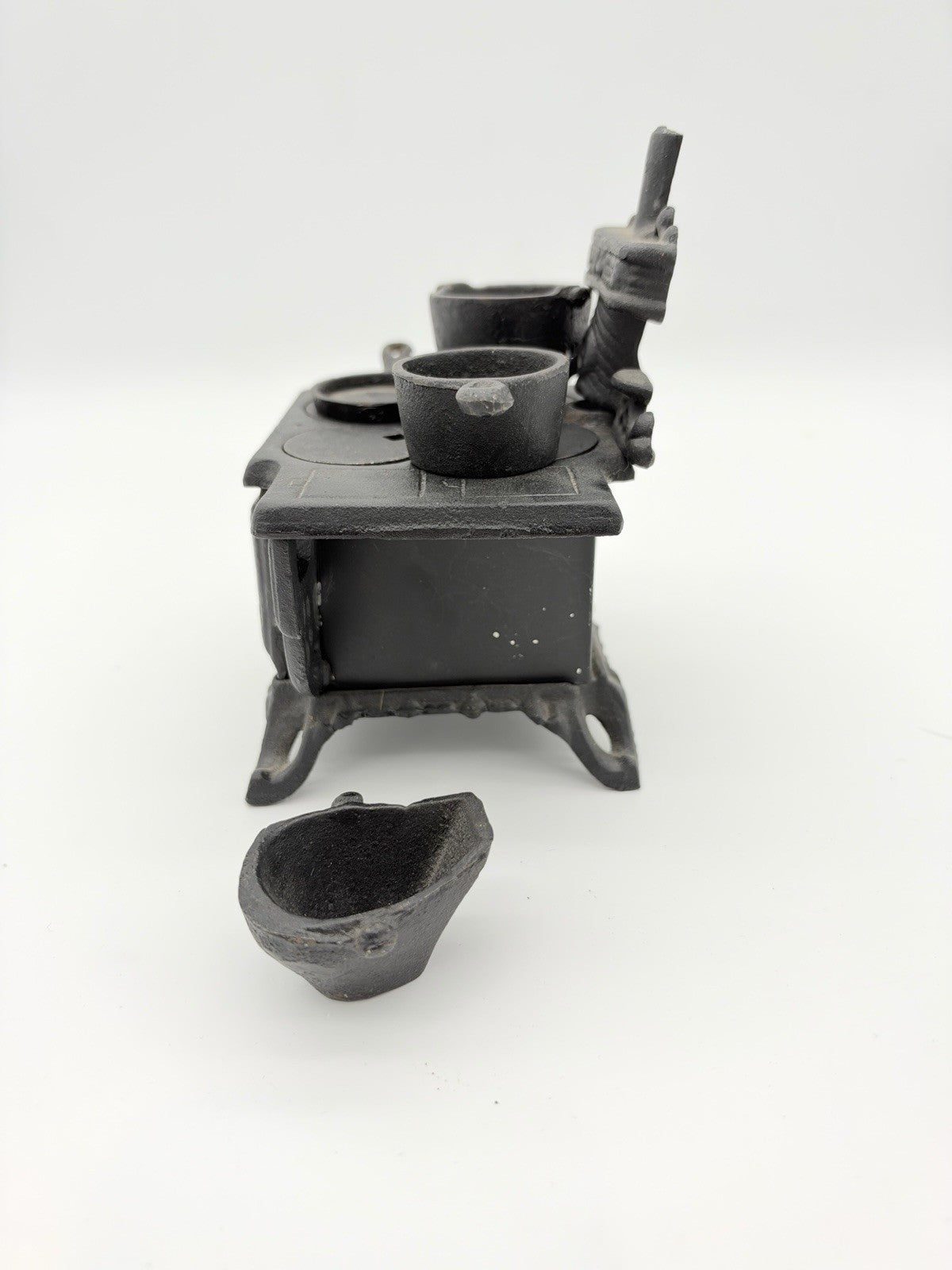 Vintage Queen Cast Iron Toy Cook Stove Oven w/ Mini Pots & Pans Set 1950