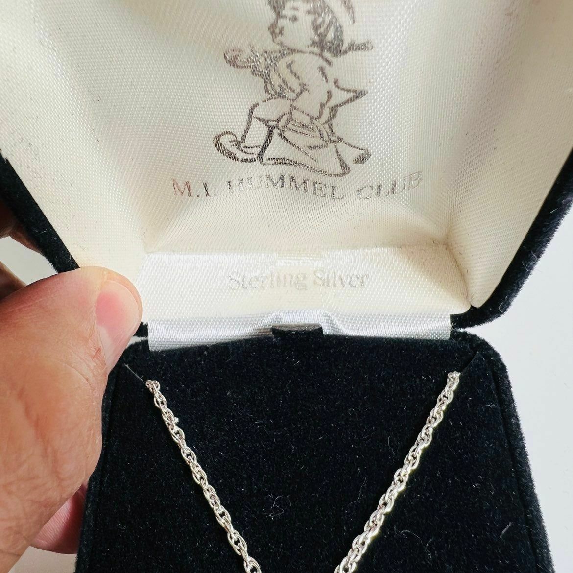 Hummel Women's Necklace Fine Jewelry 1990 Club Sterling Silver Vintage 925