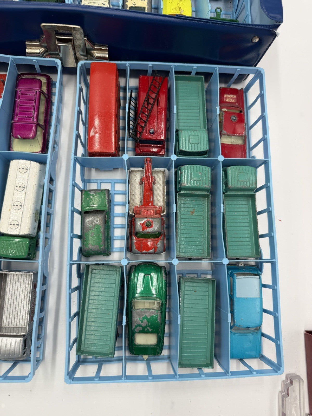 Vintage 1968 Official Lesney Matchbox Deluxe Collector Case Full Of Lesney Cars
