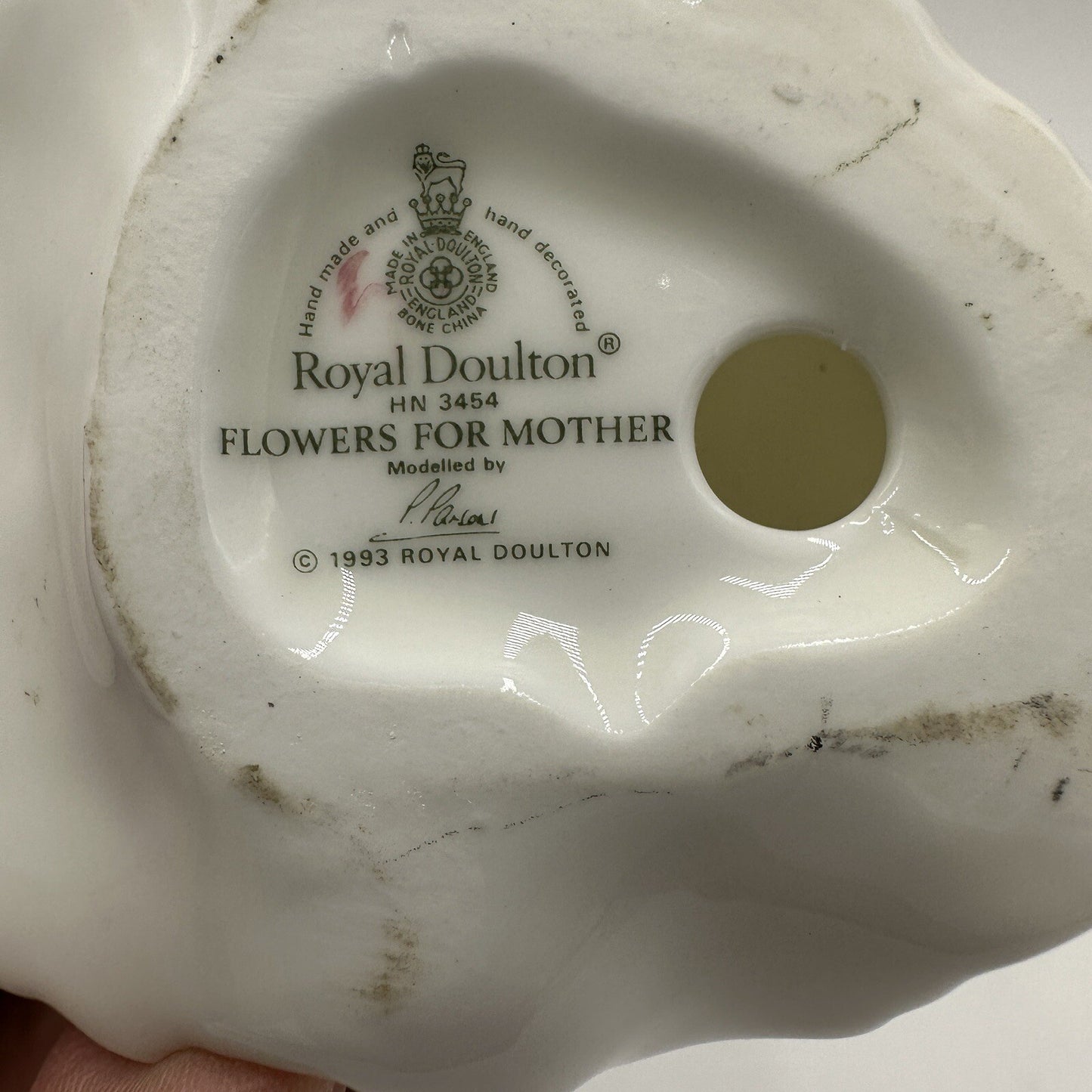 Royal Doulton Figurine Flowers For Mother Hand-painted HN3454 England Porcelain