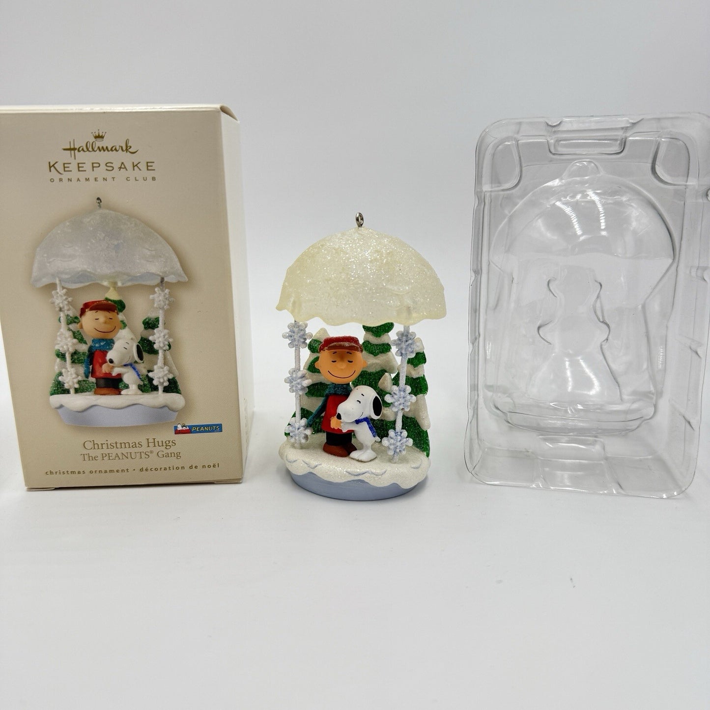Hallmark Keepsake CHRISTMAS HUGS! Peanuts Gang Ornament Light Up Snoopy 2008