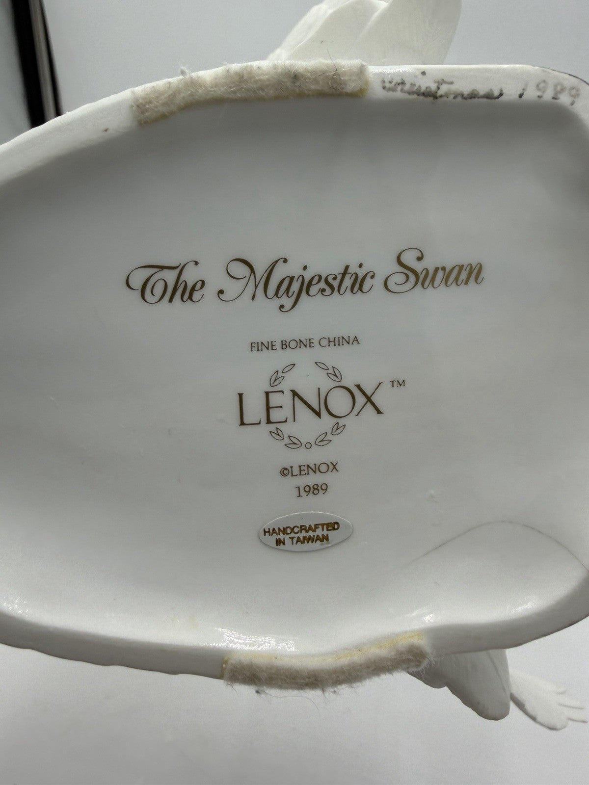 Lenox Fine Porcelain The Magestic Swan White Signed Figurine 5”Hx 10”Wx7”L Rare