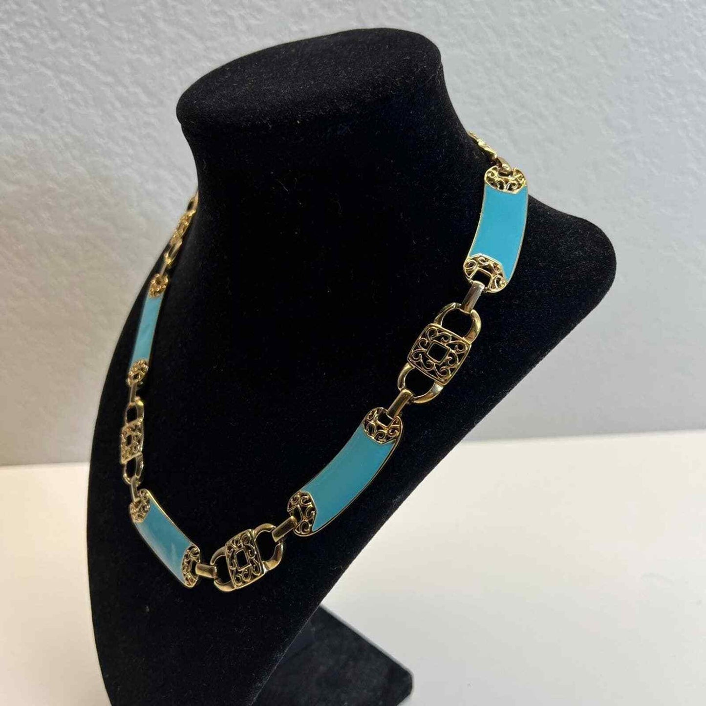 Necklace Turquoise Women's Jewelry Metal Silver Tone Settings Hangs Flat