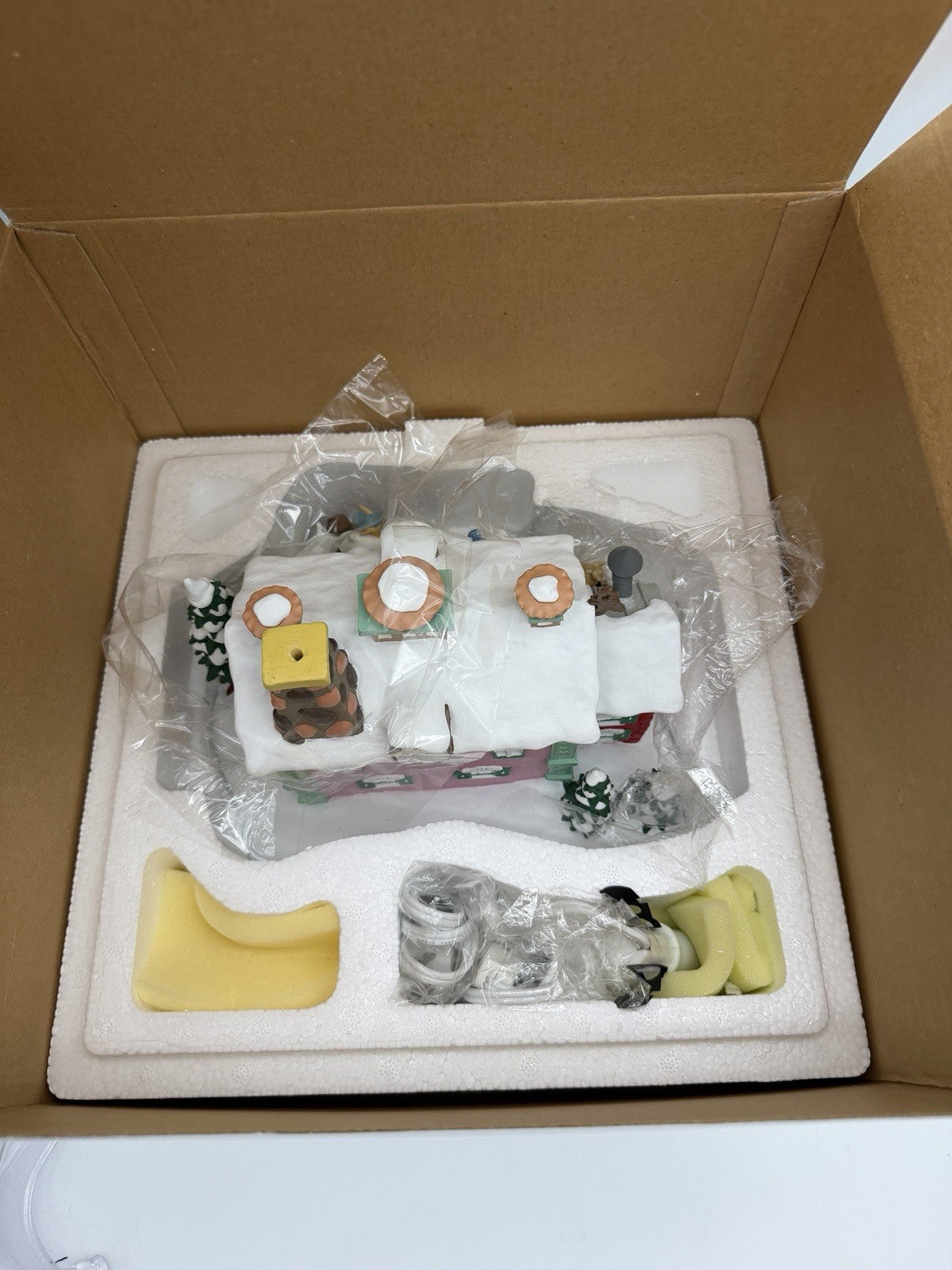Danbury Mint Disney Winter Wonder Little Pigs Bakery House Village Christmas NIB