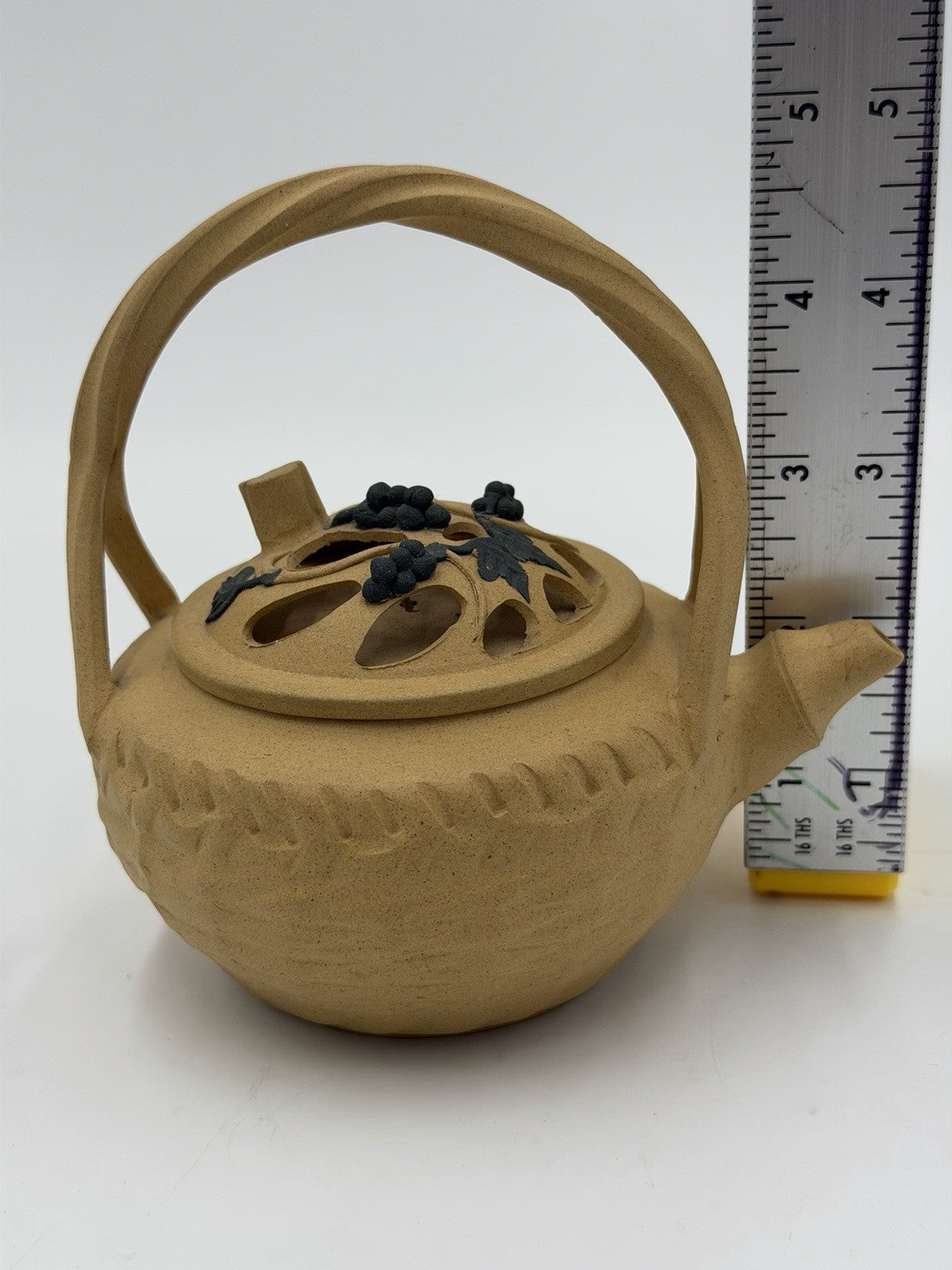 Chinese Yixing zisha clay teapot basket weave Yellow Applied Grapes Design