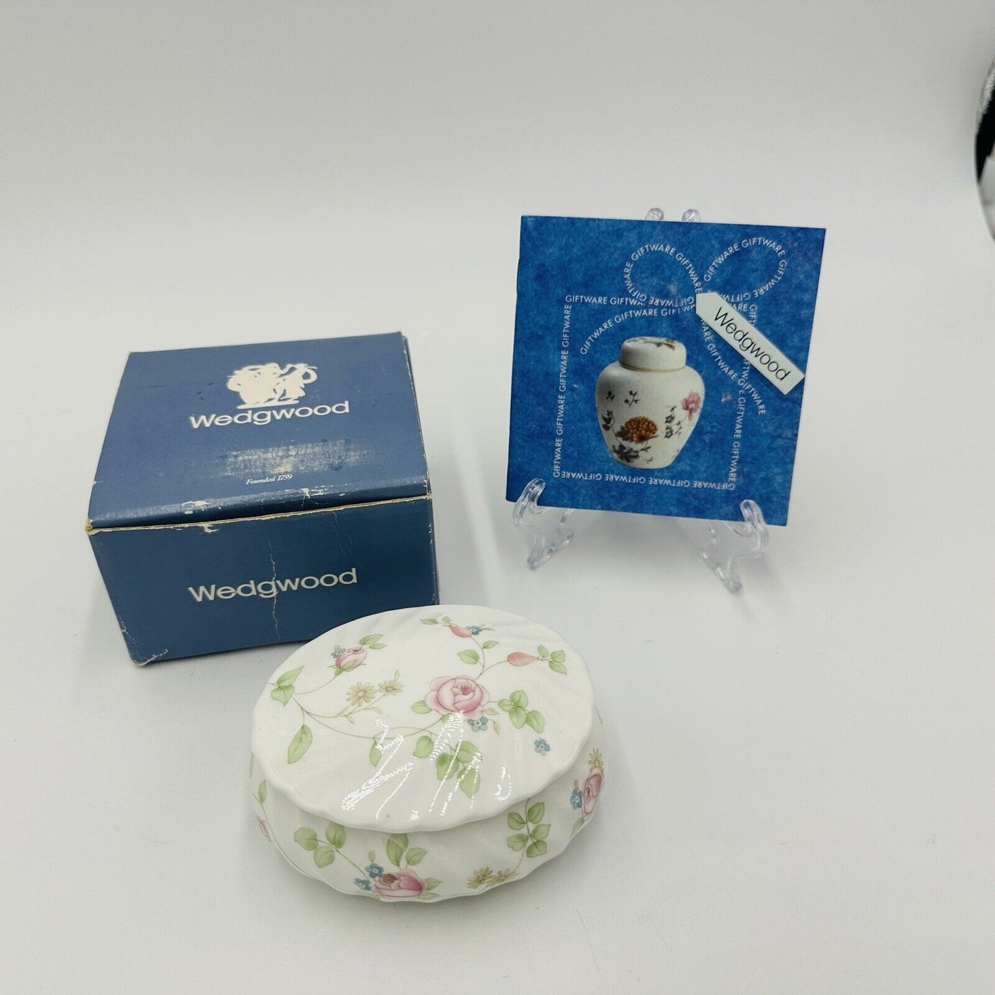 Wedgwood Rosehip 4in Trinket Ring Box Vanity Bone China Floral England Vintage