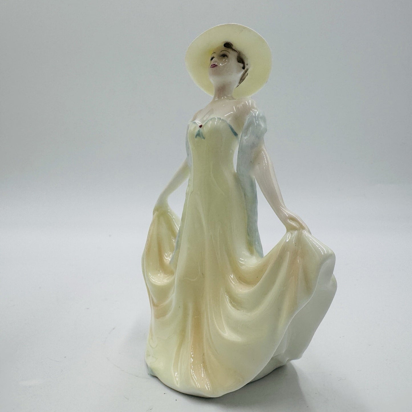 Coalport Porcelain England Heart To Heart Encore Fashion Lady Figurine 5in