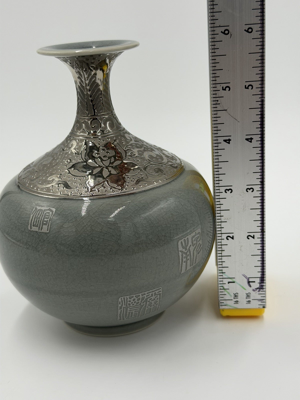 Rare Tai-Hwa Art Pottery Crackled Silver Gray Floral Bulb 6”H Vase Embossed