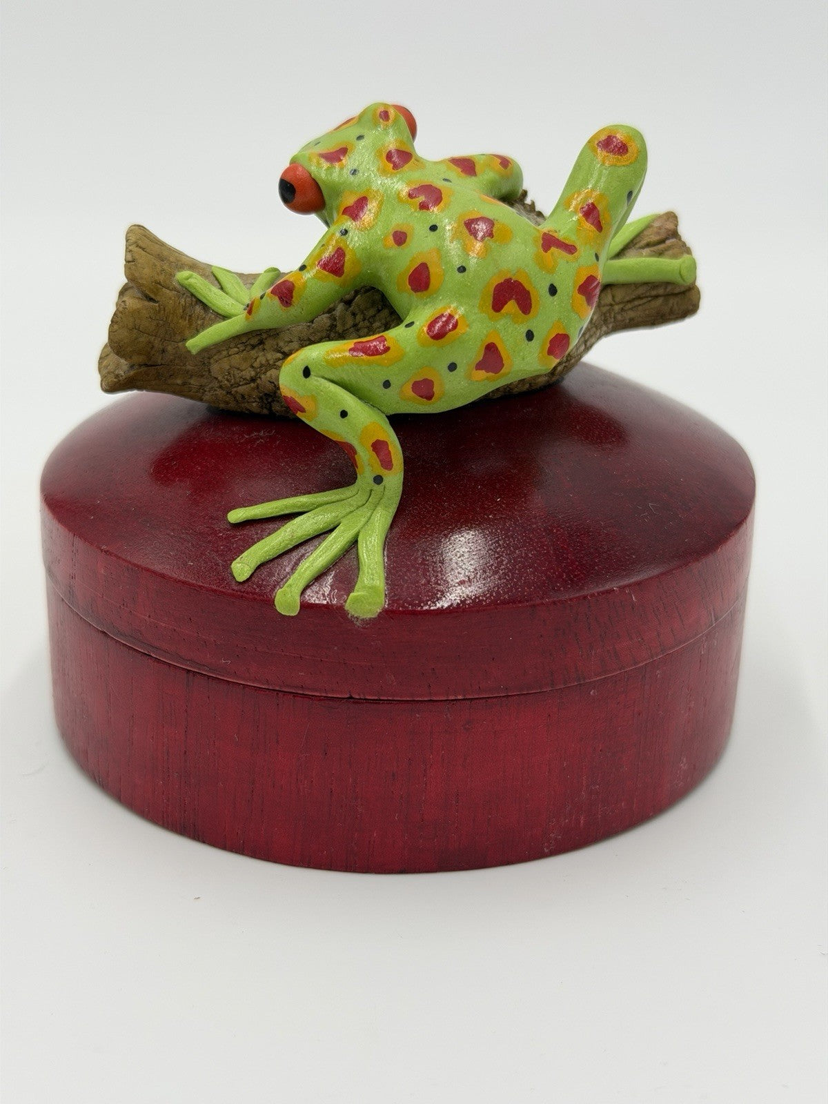 Folk Art Wood Trinket Box Green Tree Frog Resting on Log Round Jewelry Box