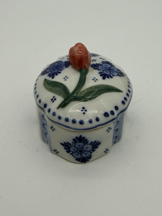 Delft Blue/white Pottery Holland red Tulip Ceramic Painted Trinket Box 2”x2.5”