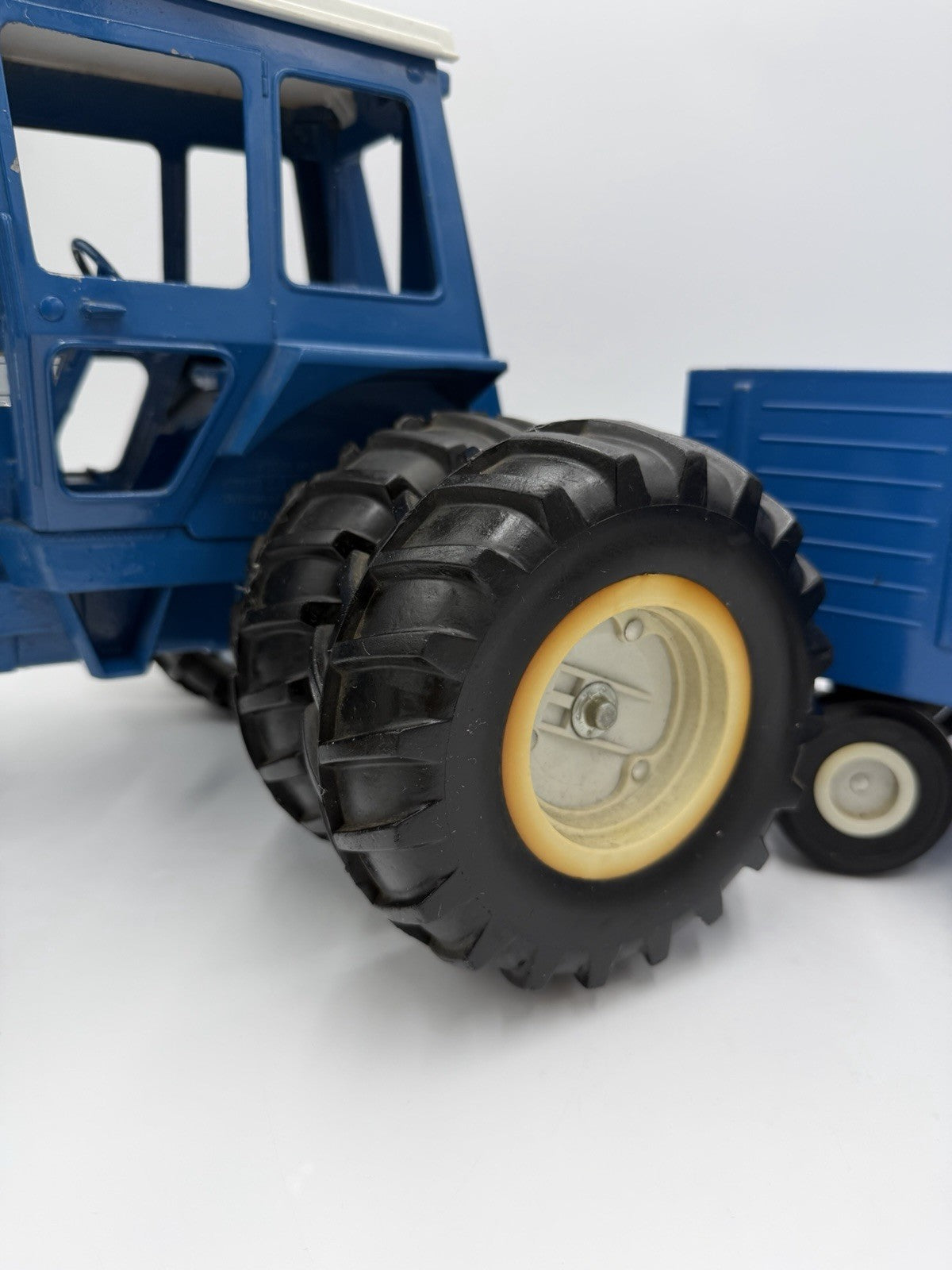 Ertl Ford 9600 Wide Front Duals Cab Die Cast 1:12 Blue Toy Tractor Diecast Vtg