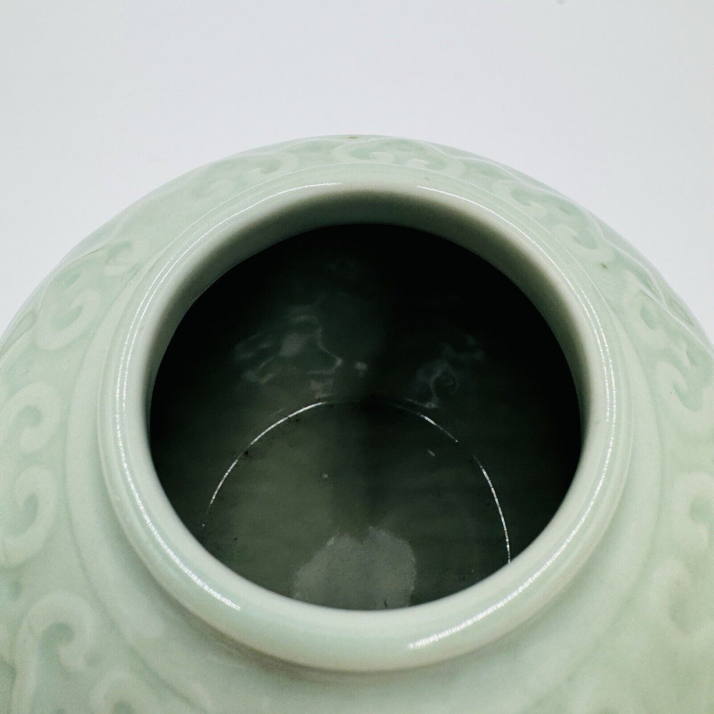 Qing Dynasty Chinese Celadon marked Qing Glazed Jar with Lid Ancient Pottery