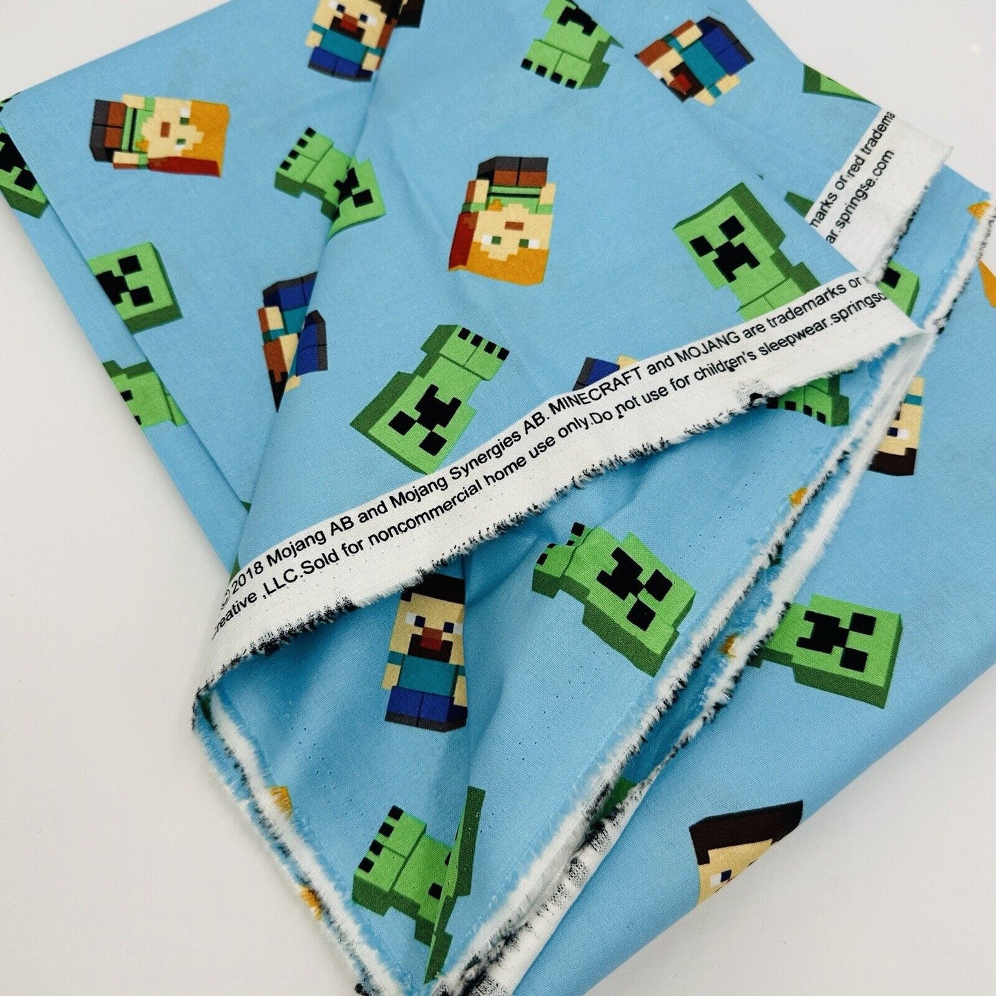 Minecraft Fabric Friends 2018 Mojang AB and Mojang Synergies AB Cotton 3.14Y L