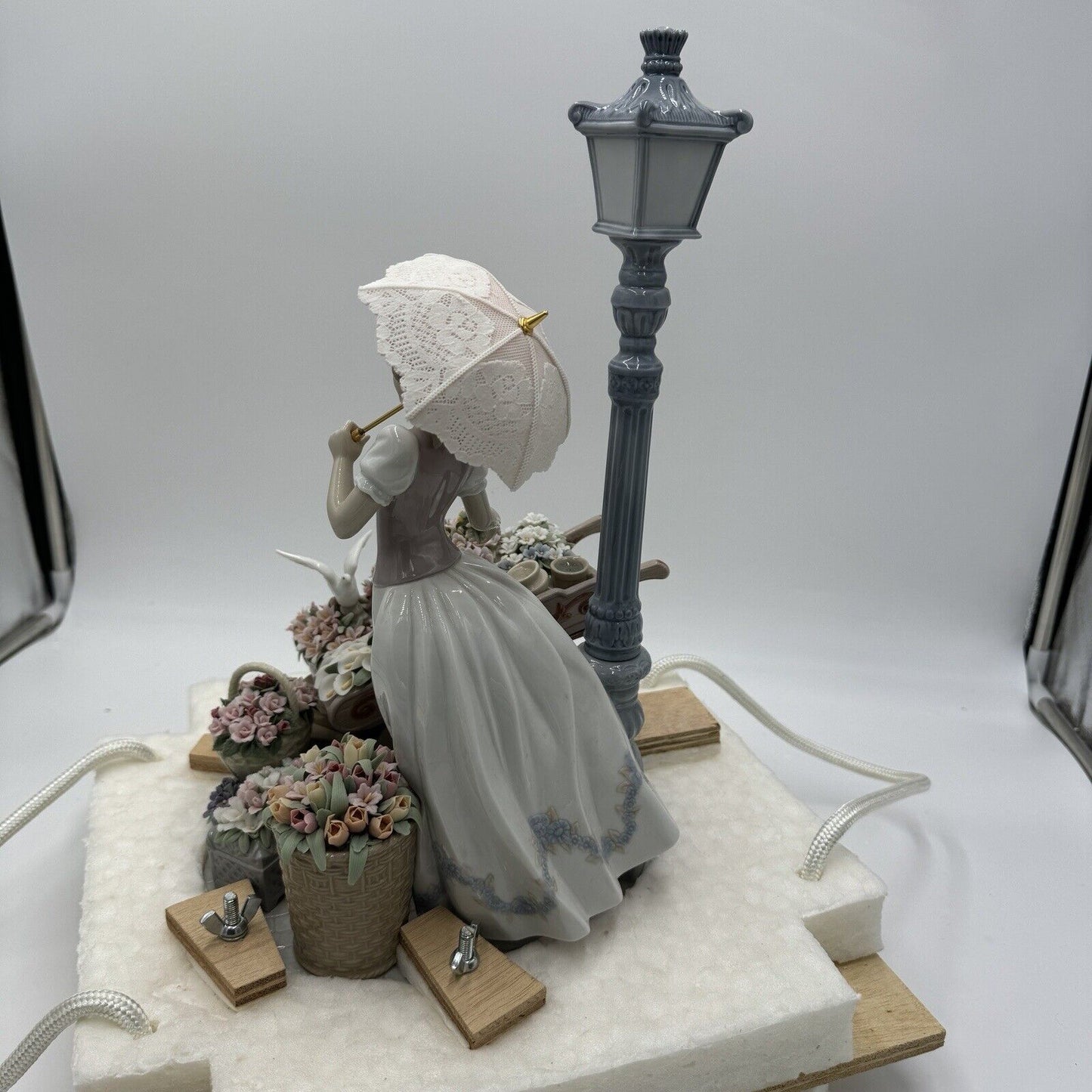 Lladro Sculpture Flowers For Everyone 15in Girl Parasol Boxed Large Lladró Spain