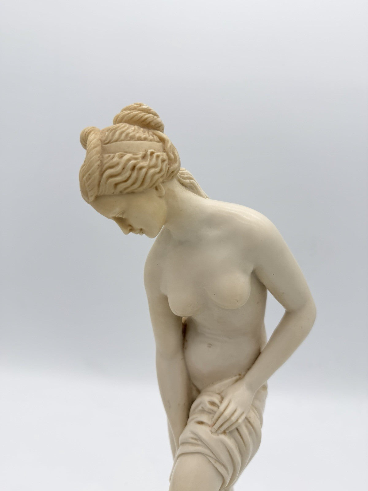 Vtg Santini Italy Venus Bathing Hand Carved Alabaster Marble 15”H Sculpture