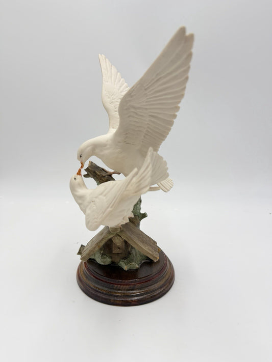 Rare Giuseppe Armani Italy Doves Sculpture 10” Wooden Base Porcelain Figurine