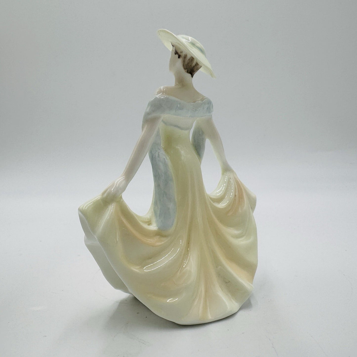 Coalport Porcelain England Heart To Heart Encore Fashion Lady Figurine 5in